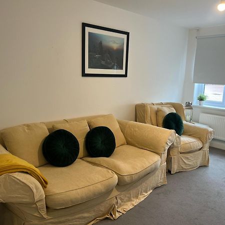 Village House St Mellons - Close To A48 And M4 卡迪夫 外观 照片