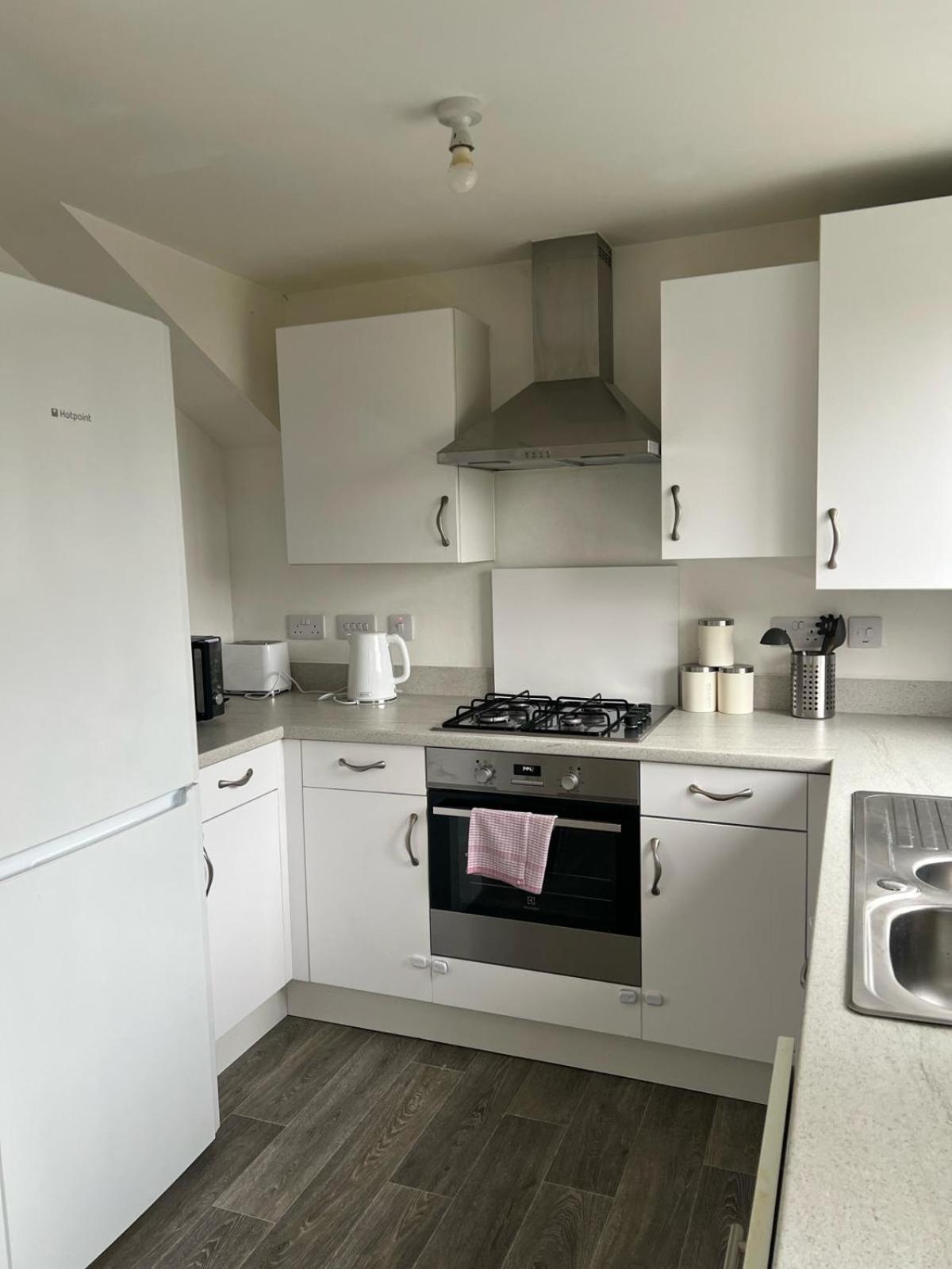 Village House St Mellons - Close To A48 And M4 卡迪夫 外观 照片